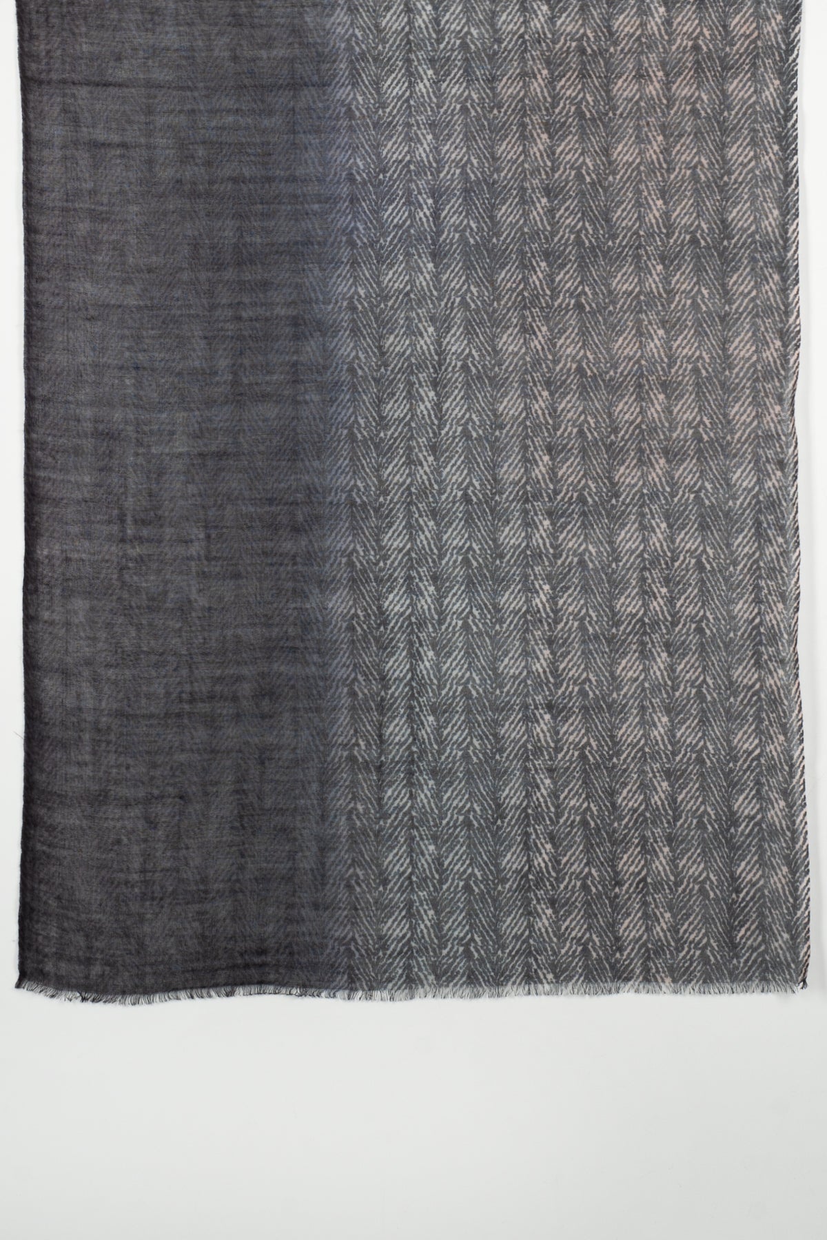 Shades of Chevron Fine Wool Scarf – Black White | SVEŽElife